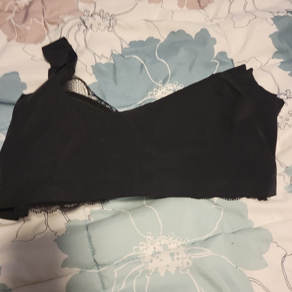 Front closure black bra with stretch back - Picture 3 of 4